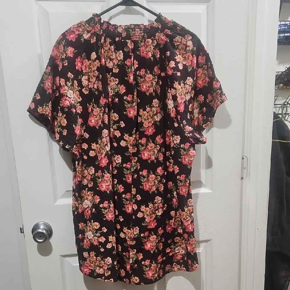 Bundle Sale | 4 for $20 | Lane Bryant Black and Pink‎ Floral Blouse Size 22/24